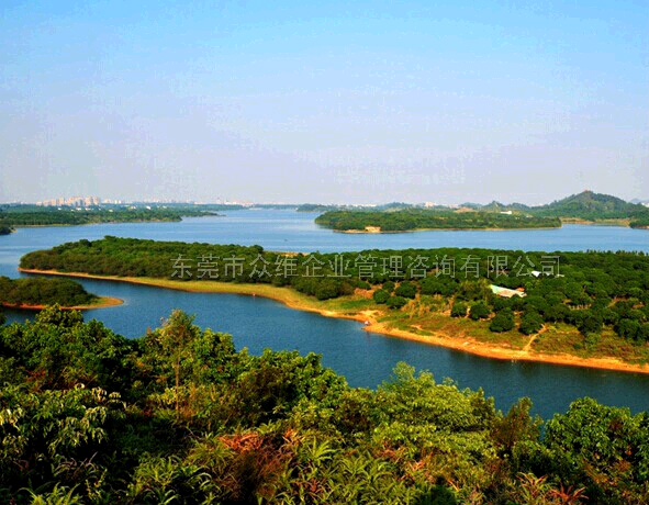 東莞松山湖野戰(zhàn)松湖花?；?  height=